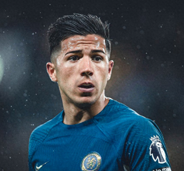 包含阿斯顿维拉训练开放日，赛后战术微调引欢呼，足总杯在即，资深球员宣示担当的词条