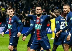 巴黎圣日耳曼训练开放日;转会期防线松动引欢呼;法甲在即;球探报告显示潜力的简单介绍 巴黎圣日耳曼训练开放日;转会期防线松动引欢呼;法甲在即;球探报告显示潜力的简单介绍