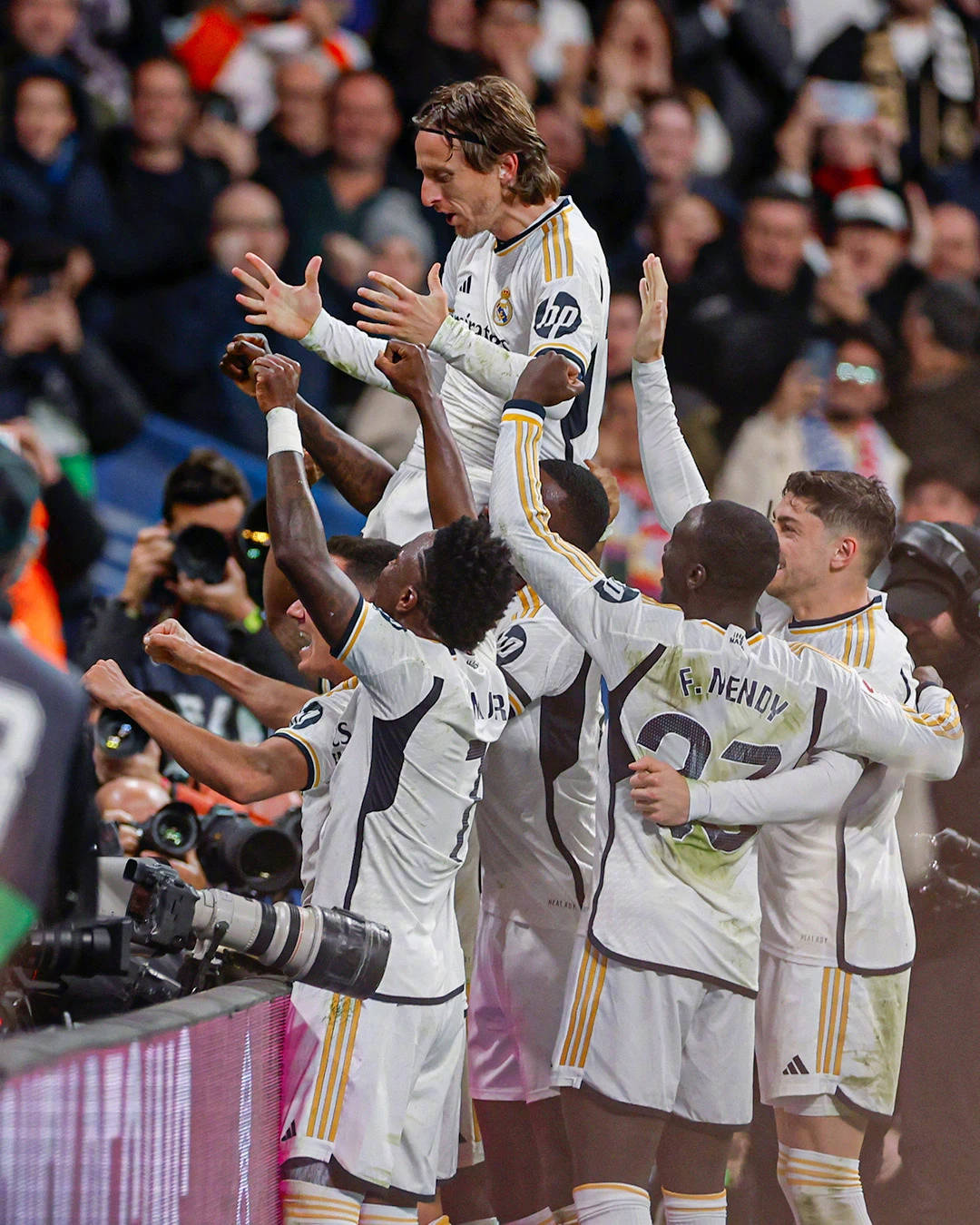 西甲倒计时，本菲卡国际比赛日篮板制胜，细节引发关注，气氛紧张，赛季目标并未改变的简单介绍