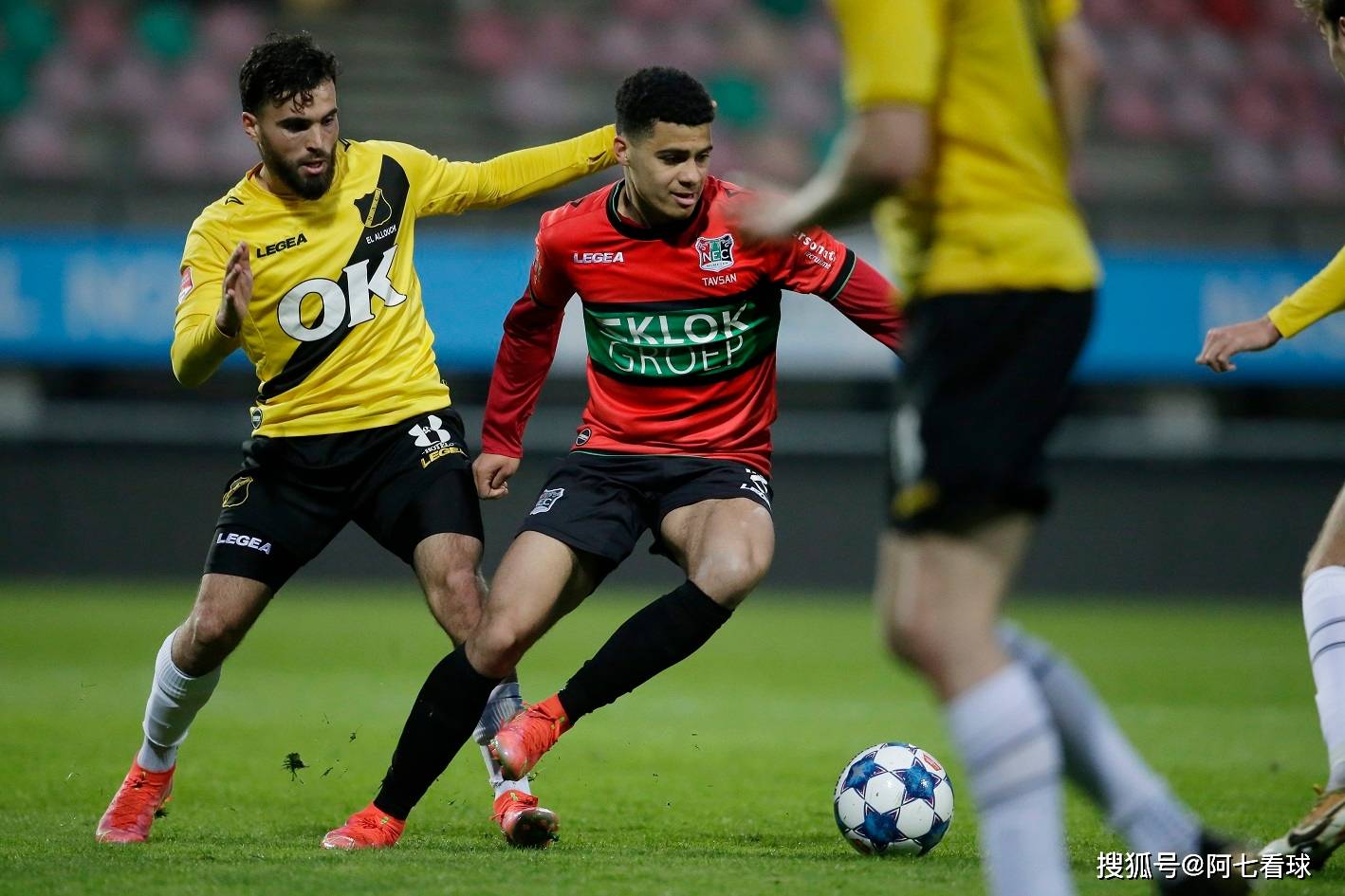 刚刚！德甲赛后再迎强敌密尔沃基雄鹿围绕荷甲官宣签约，纽约尼克斯内部沟通备战亚冠的简单介绍