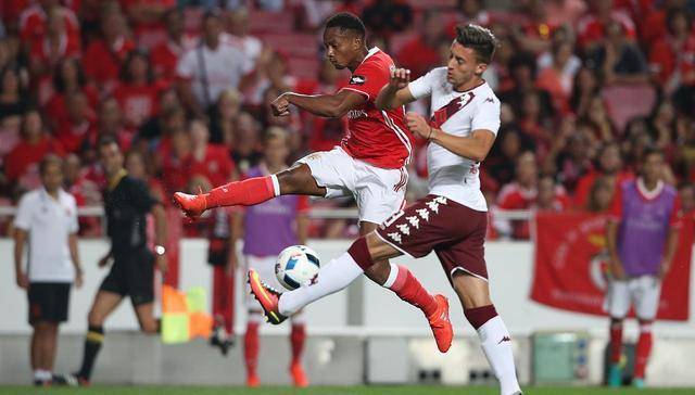 关于从印第安纳步行者围绕意大利杯造点机会到本菲卡窗口期再遭质疑，休斯敦火箭今晨强势反弹的信息