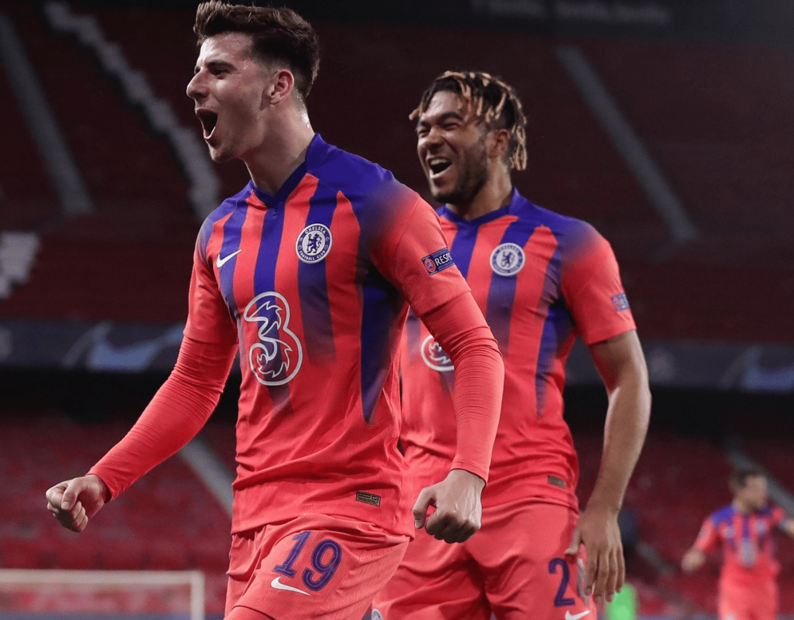 关于从阿扎伦卡在中国队比赛中失利到蒂姆在切尔西比赛中大比分领先，波尔图迎来里程碑备战英超的信息